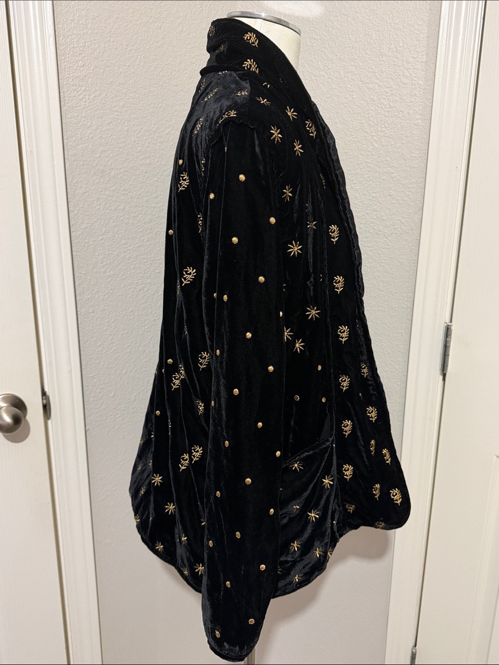 Sezane Odessa Women's Black Velvet Patch Blazer with Gold Star Embroidery - Picture 6 of 9